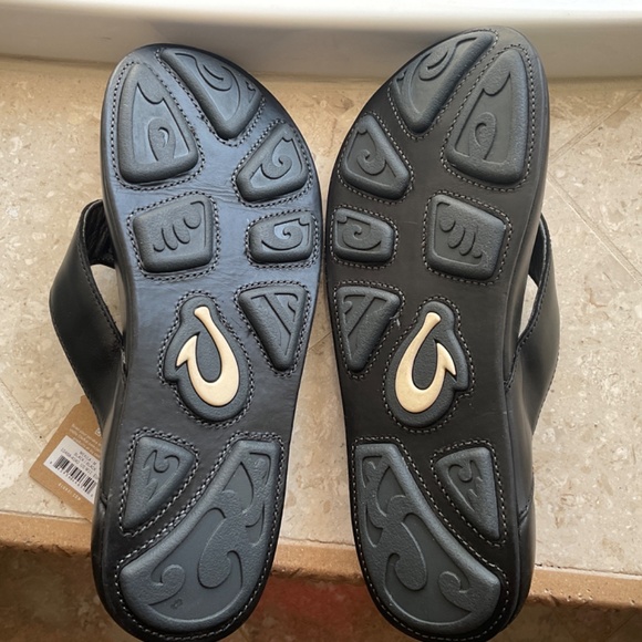 Men’s Olukai Mekila Black Leather Sandals